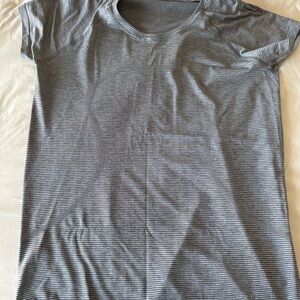 Lululemon swiftly tech T-shirt